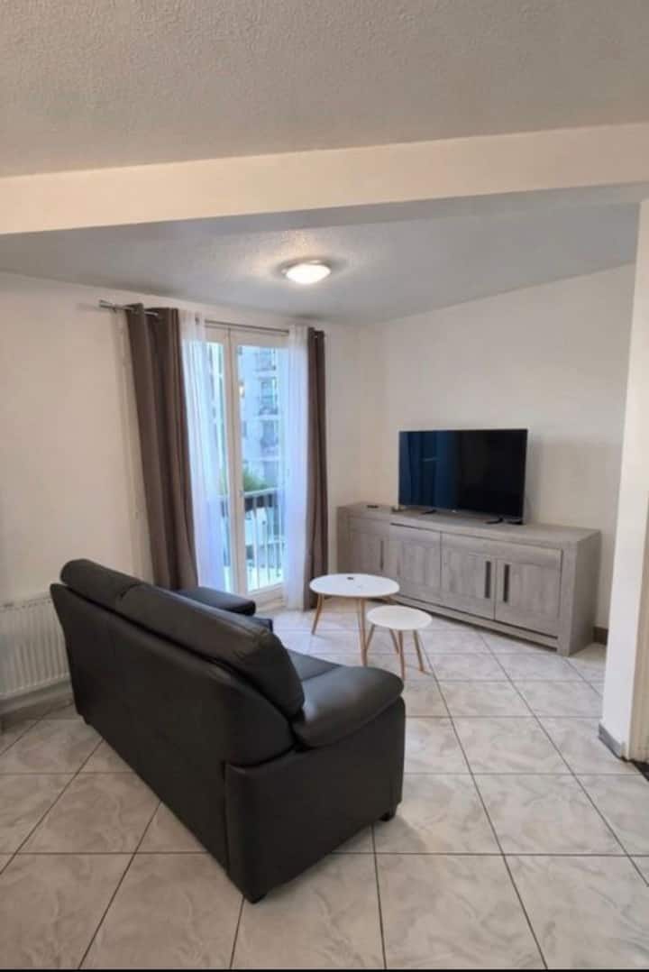 T4 Ideal En Face Du Stade De France - Garges-lès-Gonesse