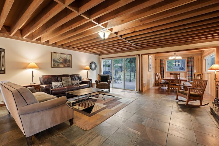 7 Little Court - New! Hot Tub, Fireplace, Sharc - Sunriver, OR