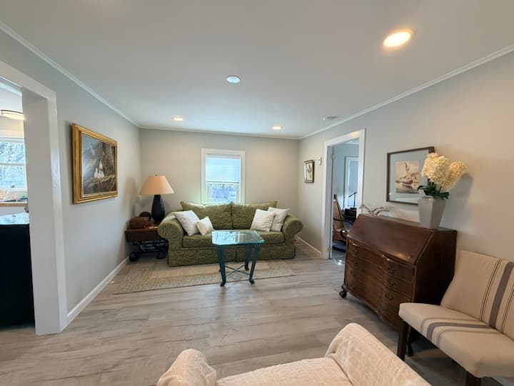Summer Cottage Retreat Walk To All - Southold, NY