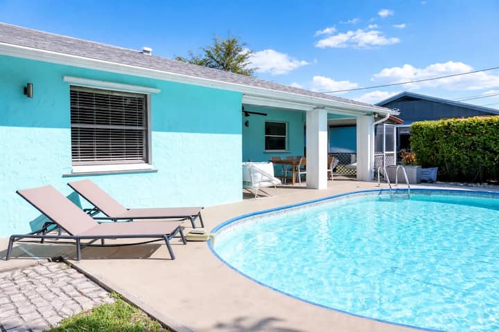 Sunny Pool Retreat Near Yacht Club Beach - 케이프코럴