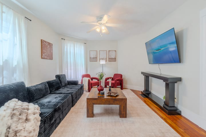6 Bed Bright Somerville Home
Tufts+harvard <10 Min - Massachusetts