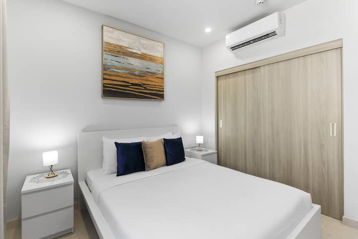 Una habitación limpia y cómoda, diseñada para disfrutar de una estancia tranquila y relajante.