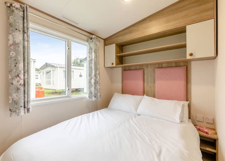 Silver 3 Caravan With Parking, Decking & Sea View - Newquay