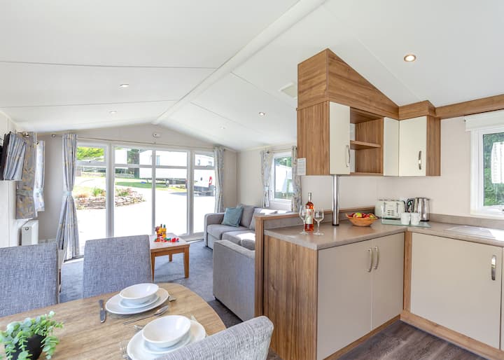 Silver Premium Caravan With Parking & Decking - Pembrokeshire