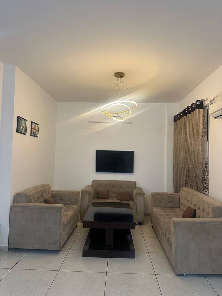 Ginger Garlic Homes

Luxury 3bhk Family Stay - Zirakpur