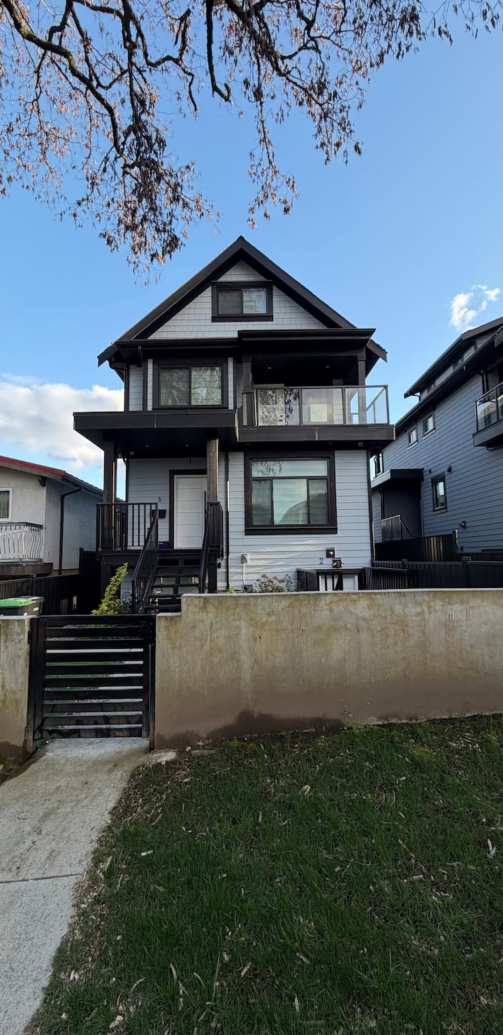 Coastal Oasis Two Bedroom Suite - Burnaby