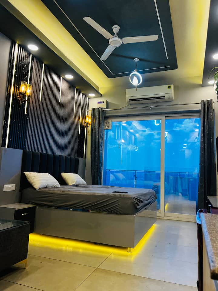 High-floor Luxury Studio With Panoramic Views. - Ghaziabad