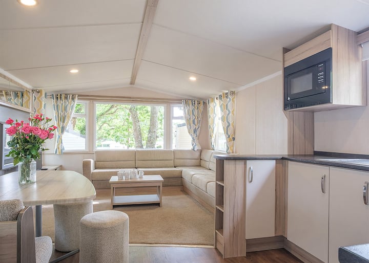 Silver Caravan With Parking 6 - New Forest