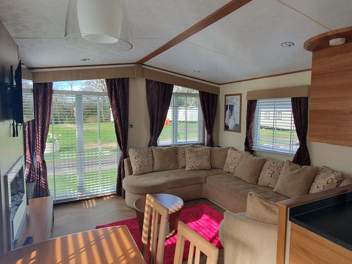 B8 3 Bedroom Caravan In A Quiet Little Park - Forres