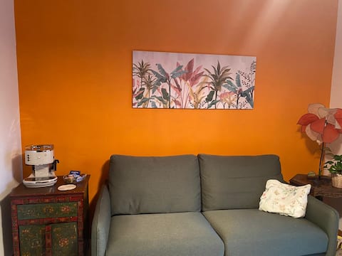 Annuncio Airbnb popolare: Flower-filled house near the sea in Porto Recanati a Porto Recanati