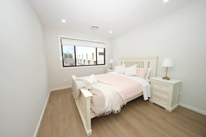 cómoda cama tamaño queen