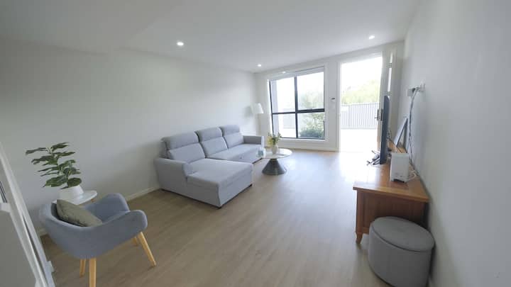 Modern 4 Bedroom House In Box Hill - Windsor, Australia