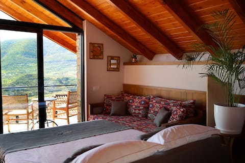 Top Airbnb: Vila Harmoni 102 - Family Room with Mountain View in Bashkia Berat