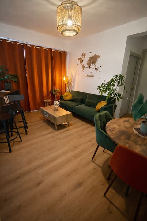 Annonce Airbnb populaire: Nice 1-bedroom apartment with balcony, 10 min walk to the city center à Bayonne