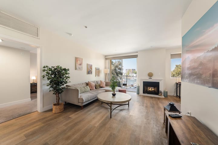 Bright 2br Marina Getaway | Steps To Waterfront - Marina Del Rey, CA