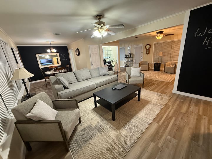 13th Green Backyard Retreat | Golf Views | 2br - Marlow, OK