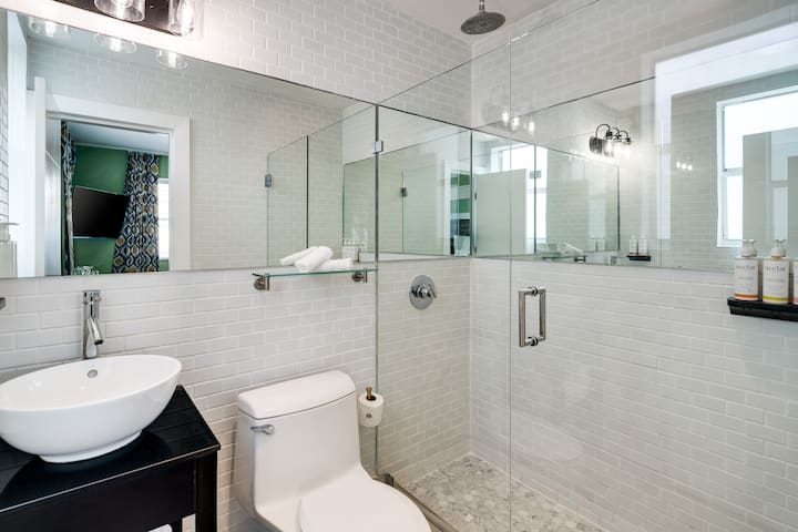 King Bed Room – City View Stay - South Beach, FL