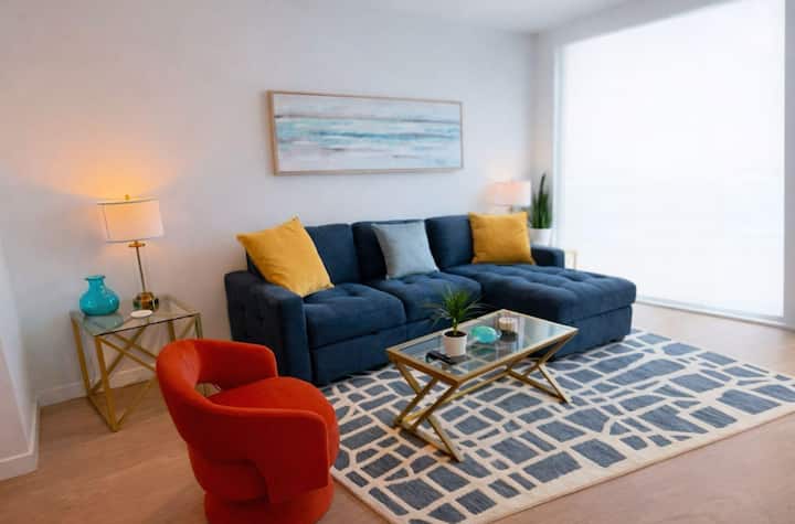 Luxury 1bd/1ba W/pool, Hottub & Gym. Walk To Beach - Santa Monica, CA