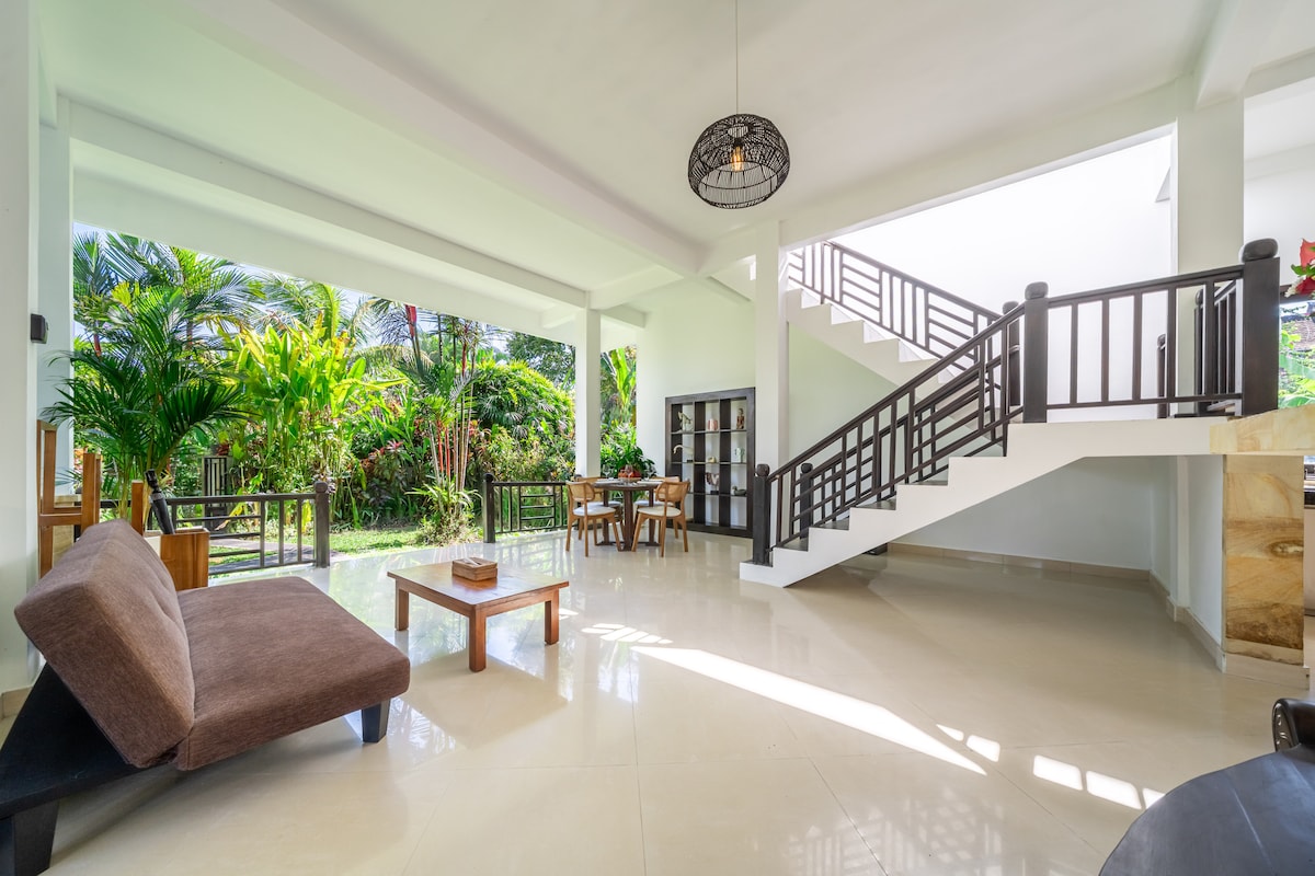 Villa in Ubud · ★5.0 · 2 bedrooms · 2 beds · 2 baths, Airbnb karşılaştırması