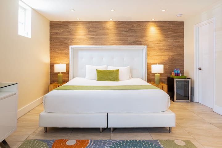 South Beach Junior Suite | Sleeps 4 - Miami Beach