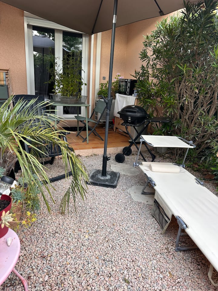 Appartement Aménagé T2 Rez De Jardin Proche Mer - Var