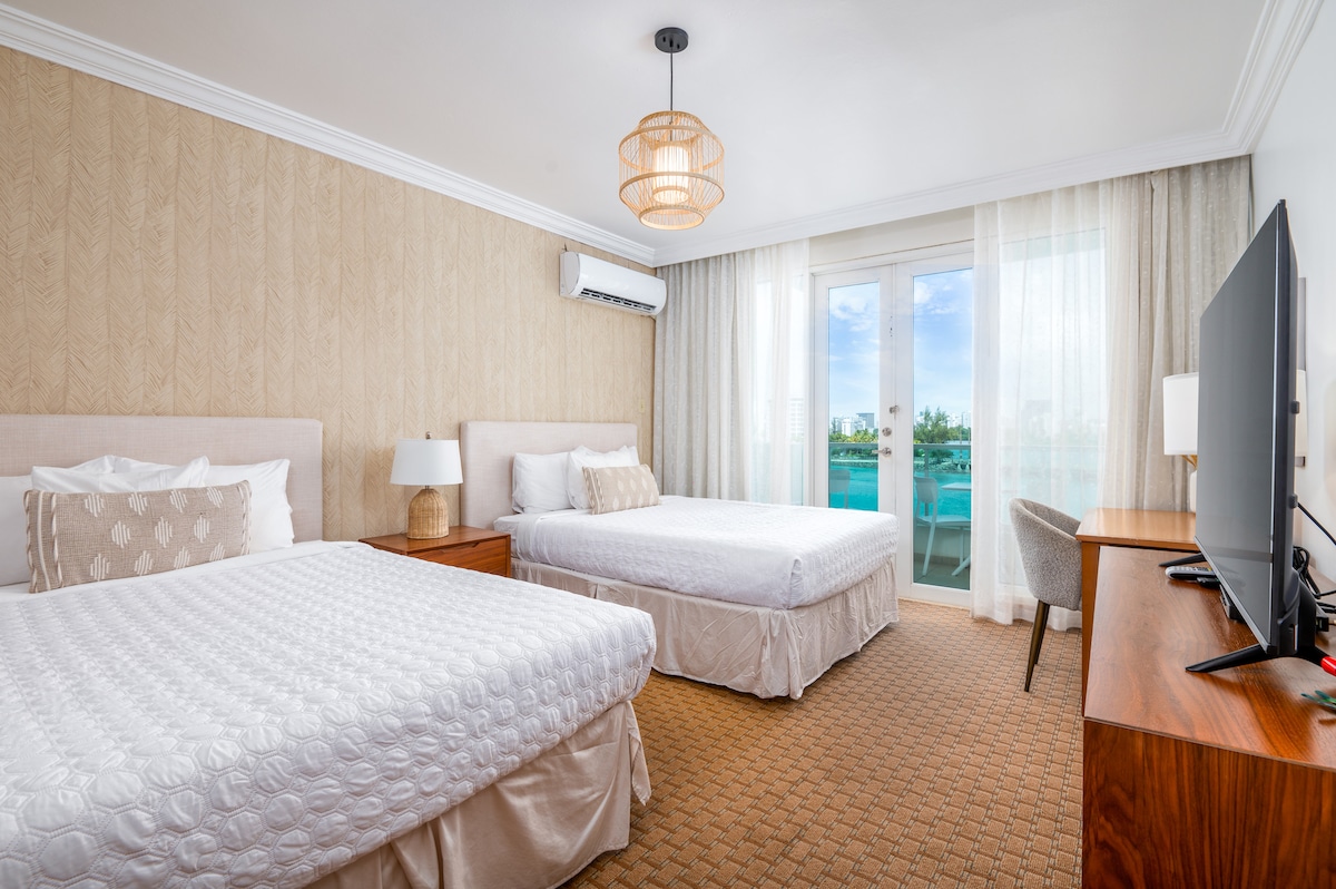 Oceanfront Studio, Lagoon Views