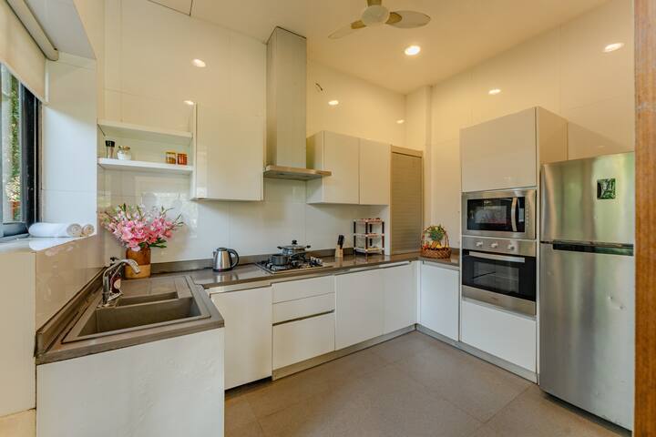 Full kitchen image 1