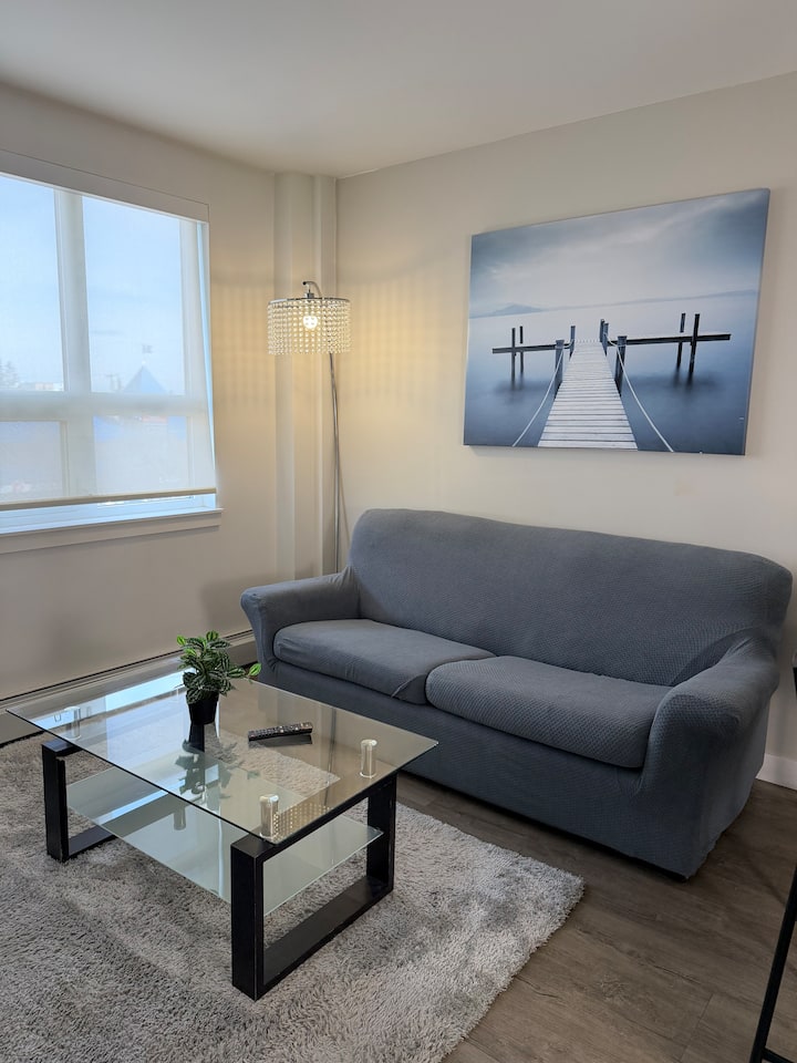 Executive Condo With King Bed. Centrally Located - Calgary