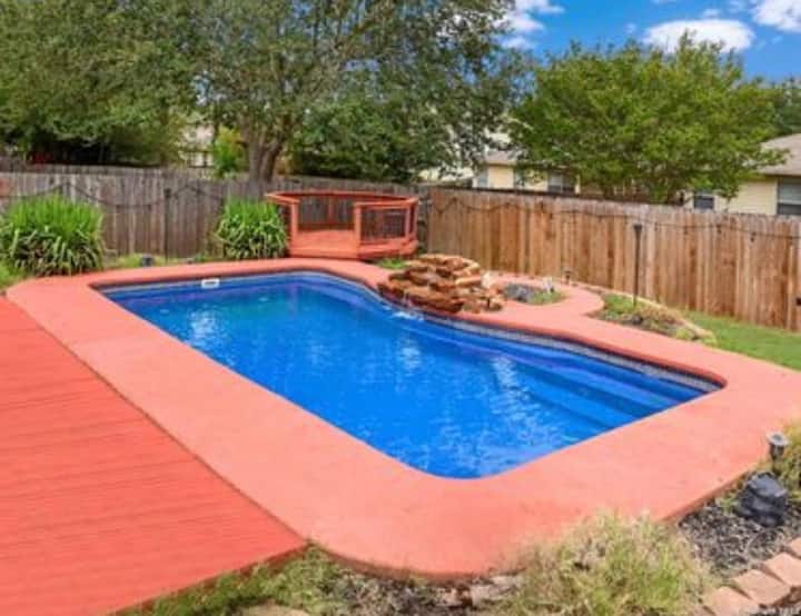 Todo En Perfecto Estado - Universal City, TX