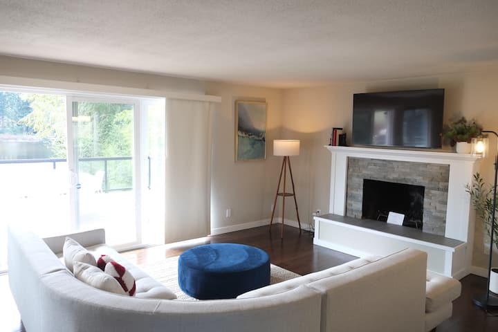 Lakefront Gem: Fire Pit & Large Yard In Everett - Great American Casino Everett
