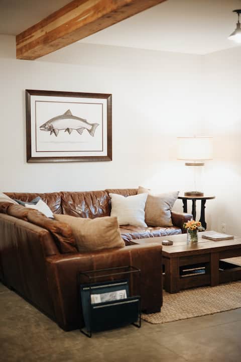 The Steelhead House – Private 2BR Walkout Apt