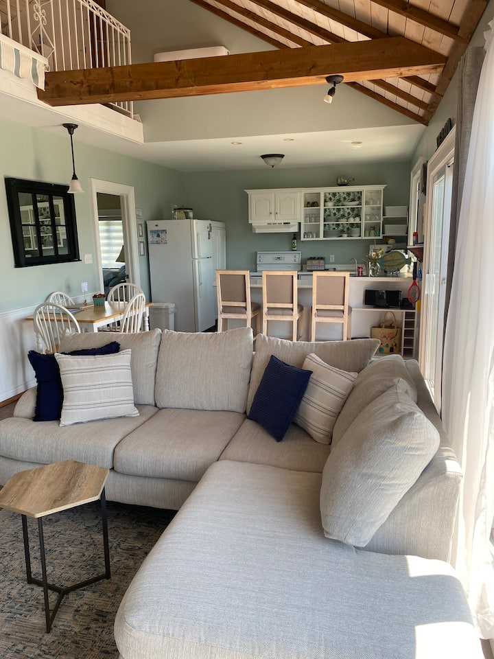 Bright Waterfront Getaway - Prince Edward Island