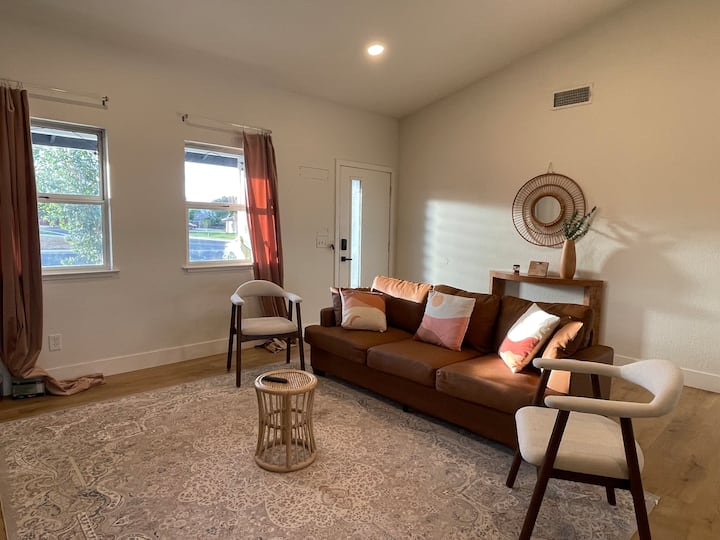 Bright And Peaceful Coalinga Stay - Coalinga, CA