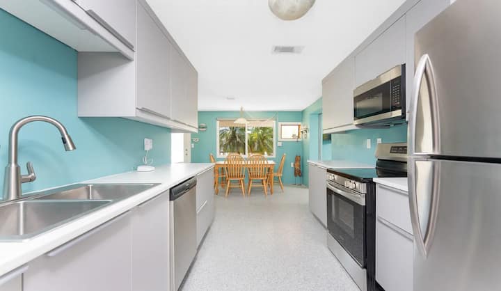 Pool Haven By The Private Beach, Dog Friendly - Englewood, FL