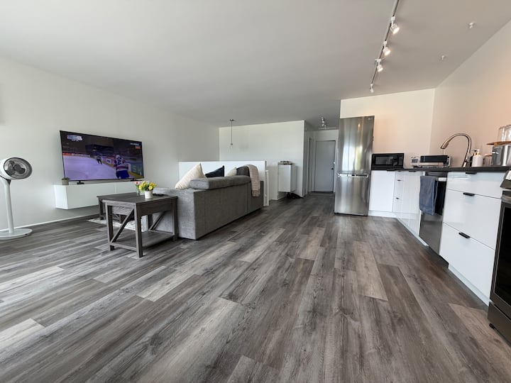 Home Near Tru And Hospital With Scenic City Views - Kamloops