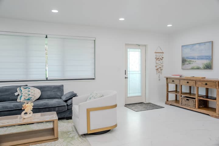 The Green House - Fully Renovated 3bed 2bath Home - Pembroke Pines, FL
