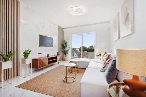 Anuncio de Airbnb popular: The Beach Apartment - in center of estepona en Estepona