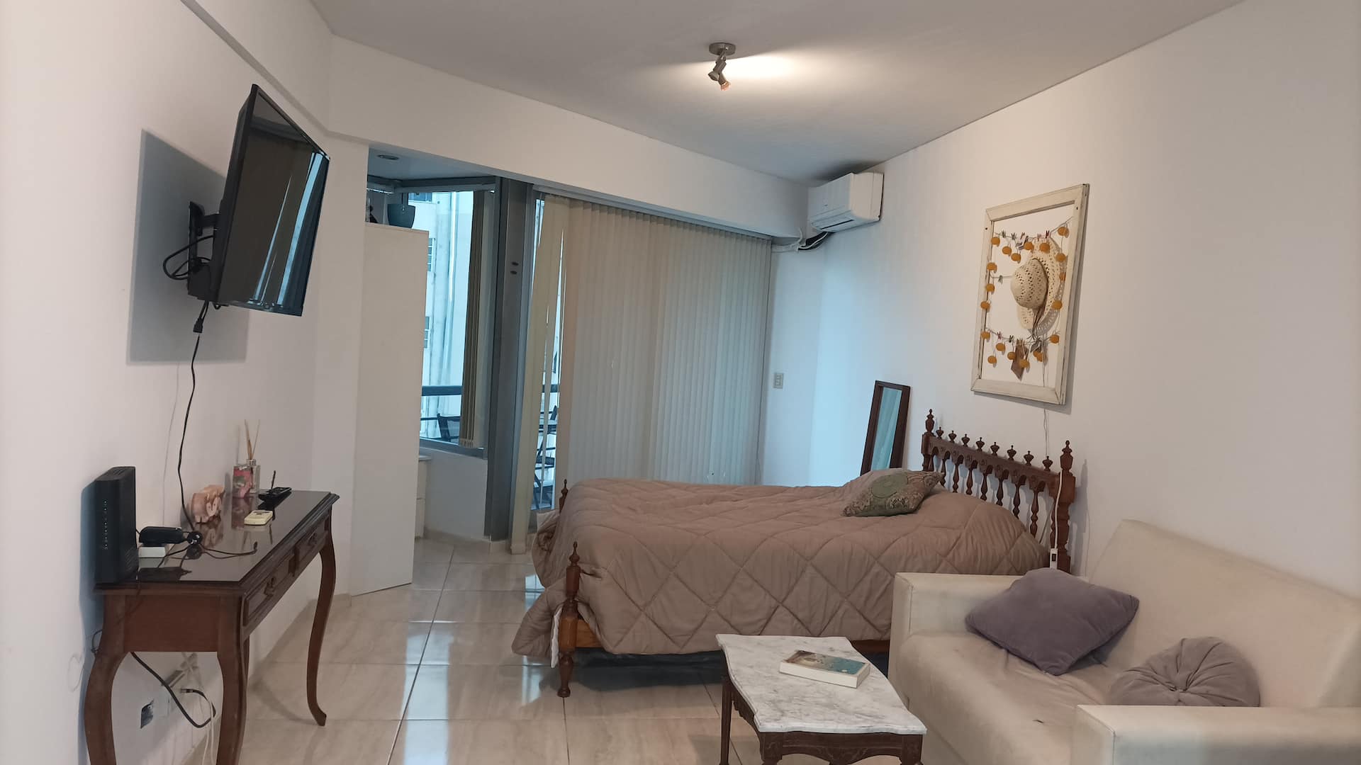 1-bedroom apartment in Monserrat