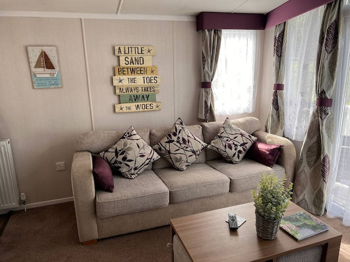 Chic Coastal Caravan At Rockley Park - Poole