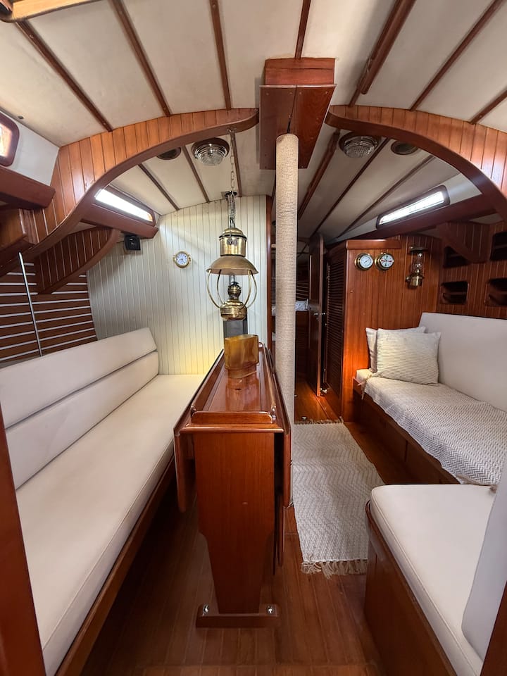 Peaceful & Comfortable Boat Stay In Monnickendam - Volendam