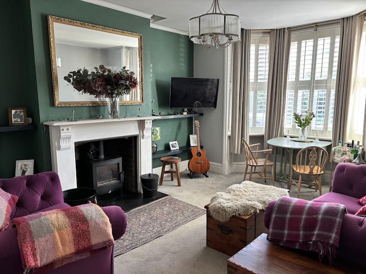 Edwardian Garden Flat, Sleeps 4, Dog Friendly - Brockenhurst