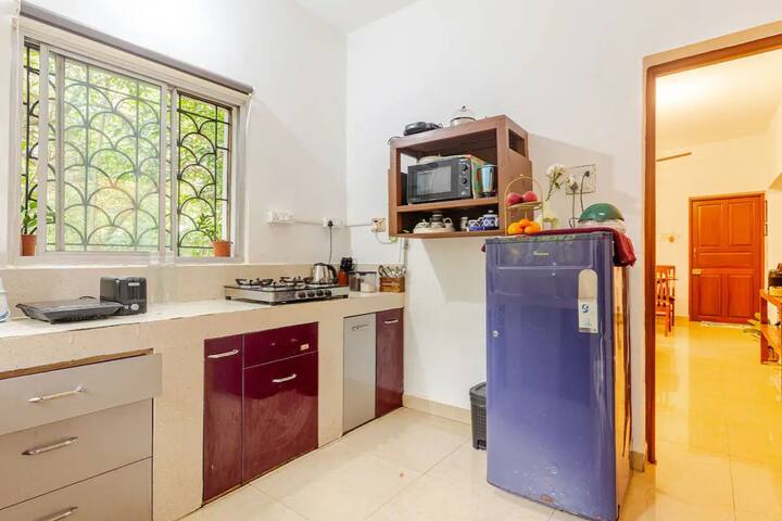 Full kitchen image 2
