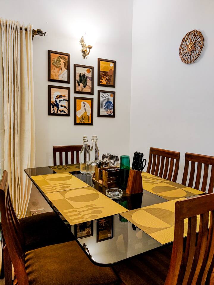 Dining area image 2