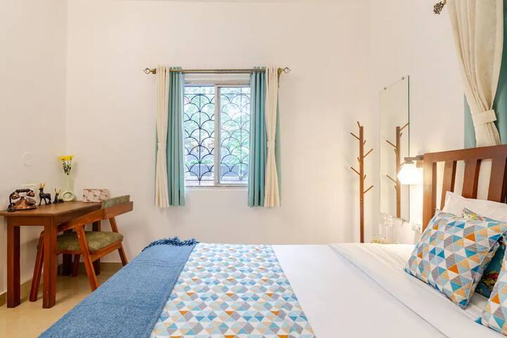 Bedroom 1 image 2