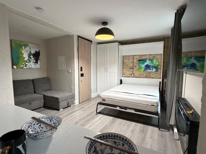 Hip Downtown 1bd Unit - London