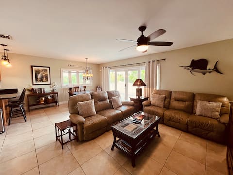 Popular Airbnb listing: Coastline Comfort in Key West