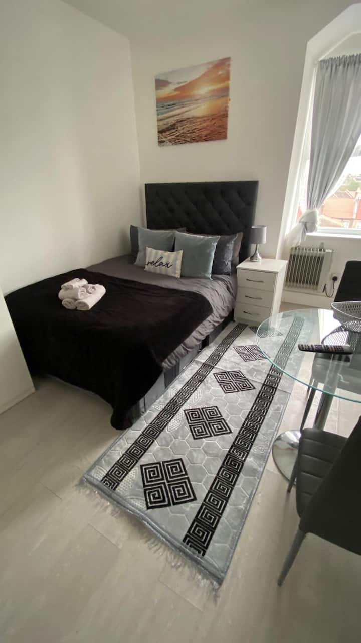 Small And Cozy Studio, Close To Bus And Metro - Londres