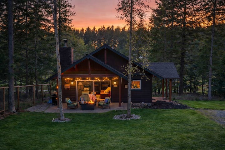 Chickadee Cabin - Boutique Stay Close To Downtown - Whitefish, MT