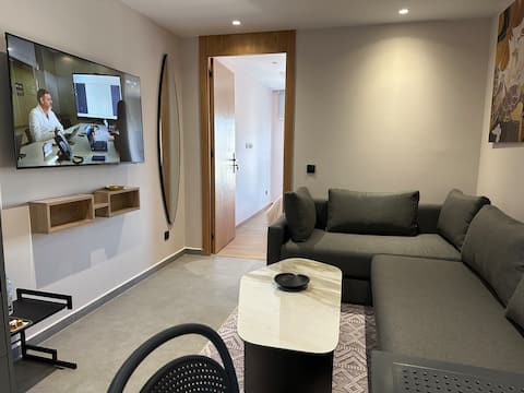 Popular Airbnb listing: Stylish and comfortable apartment in the city center in Arrondissement De Mers Sultan مقاطعة مرس السلطان