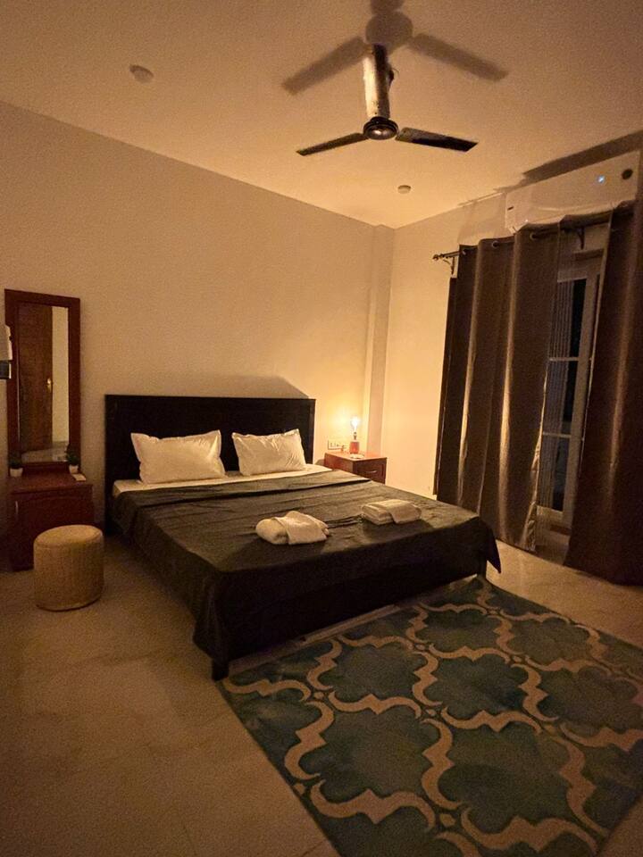Bedroom 1 image 2